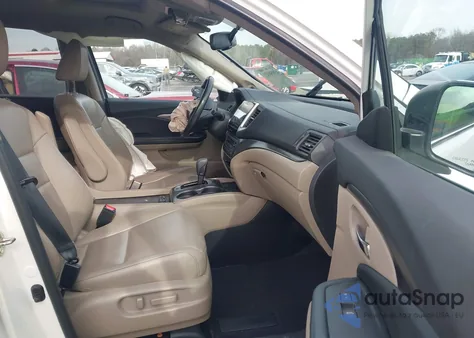 2017 Honda Pilot Ex-L z USA, uszkodzony, nr VIN 5FNYF6H58HB021762